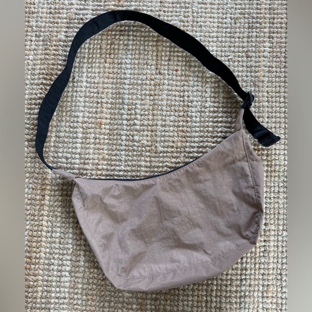 Baggu Medium Nylon Crescent Bag in Cocoa
